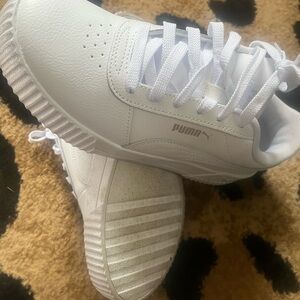 Size 8 PUMA Women's Carina Leather Sneakers